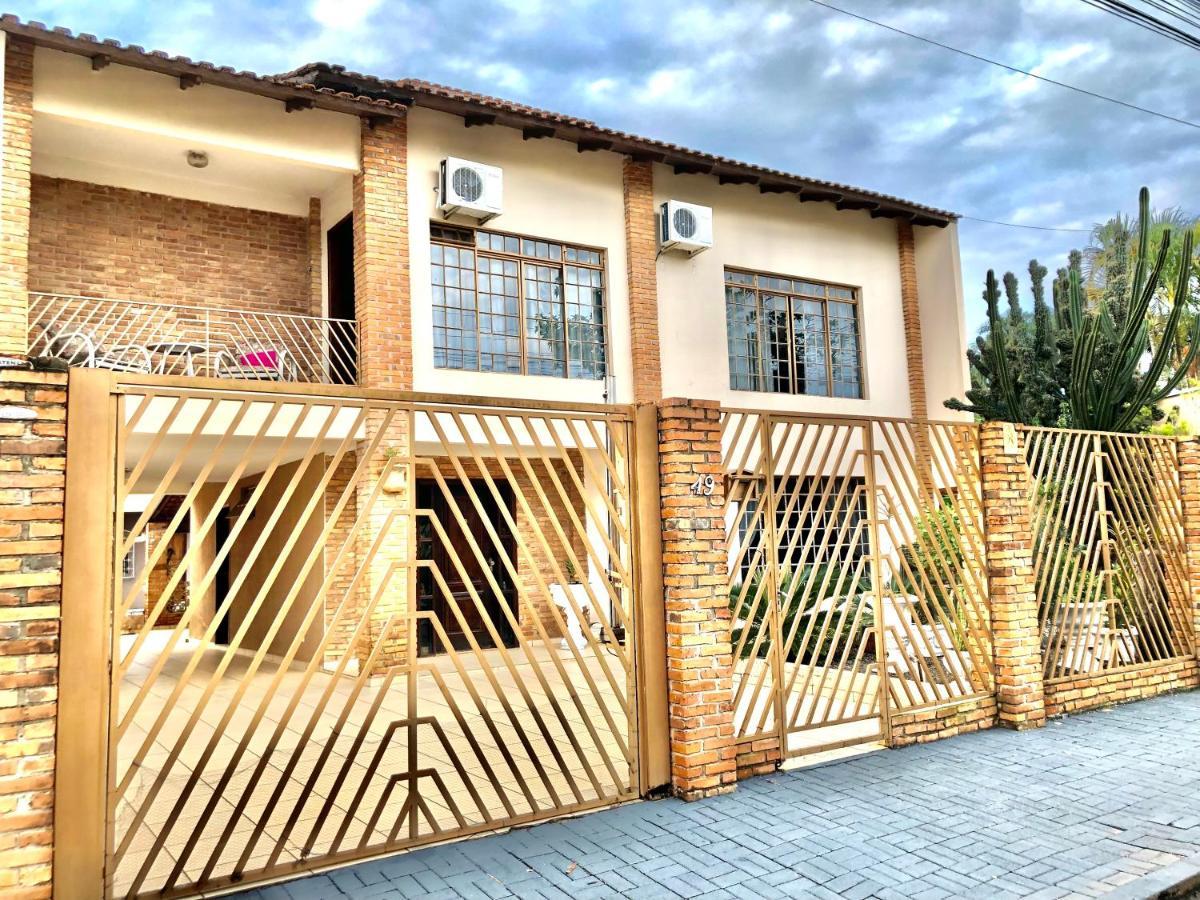 フォス・ド・イグアス Casa Com Piscina Proximo Atrativos/ Wifi/ Garagemヴィラ エクステリア 写真